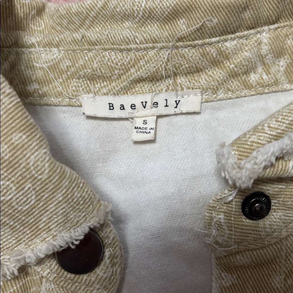 Stylish Beige Patterned Jean Jacket - image 2